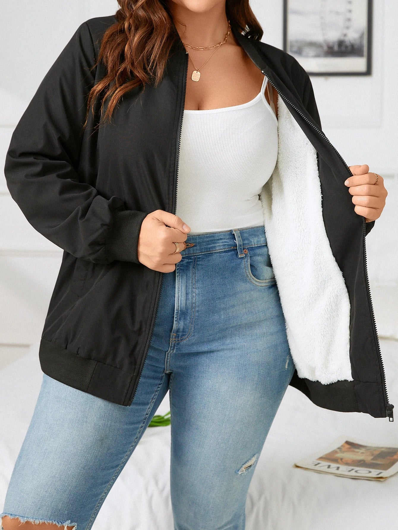 Jaqueta Forrada com Pelúcia Plus Size Feminina