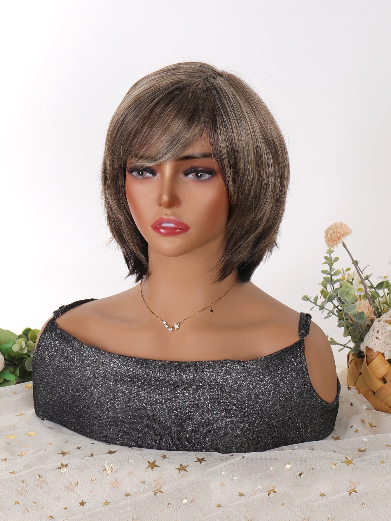 Peruca Curta Reta em Camadas com Franja