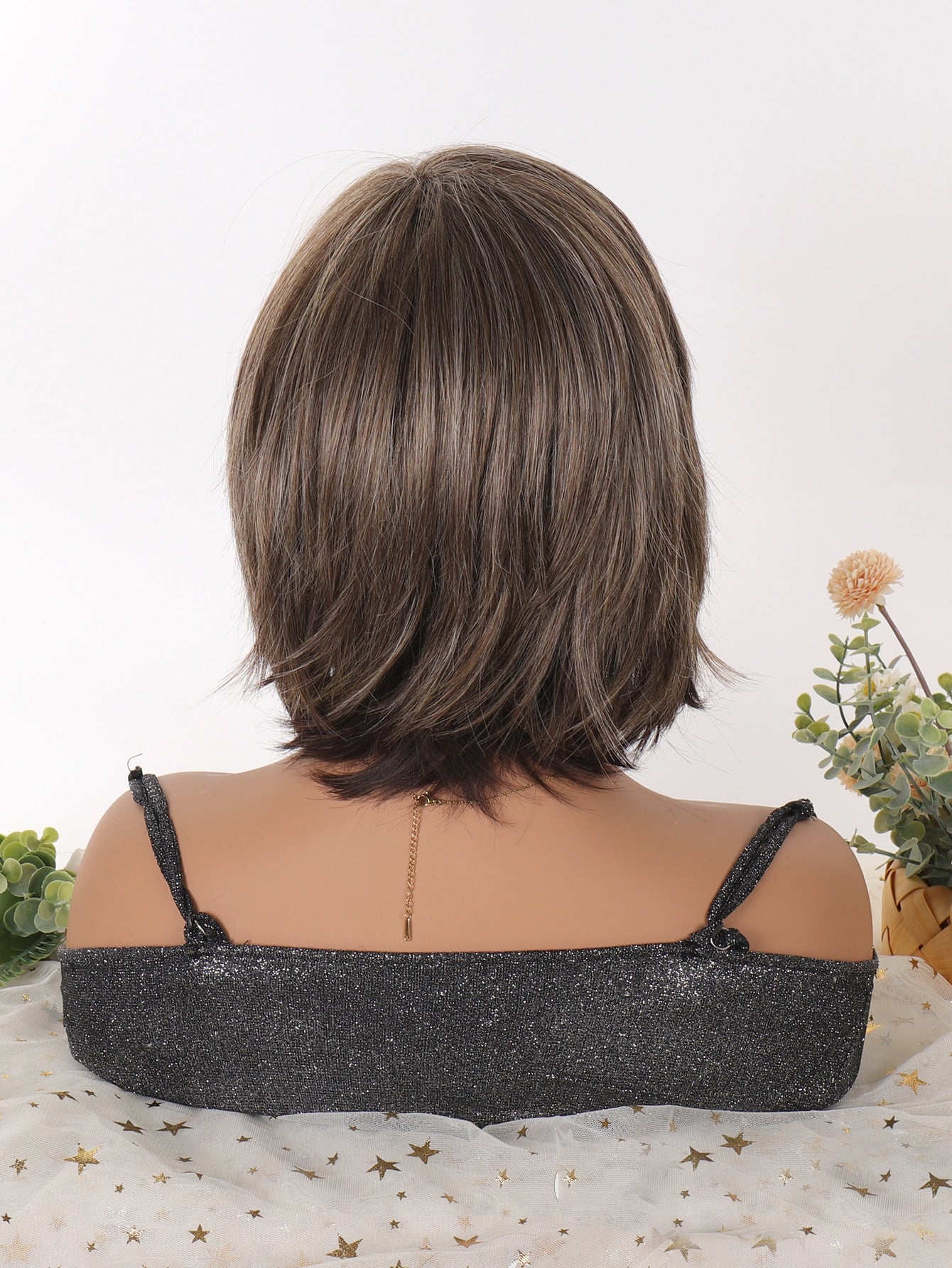 Peruca Curta Reta em Camadas com Franja