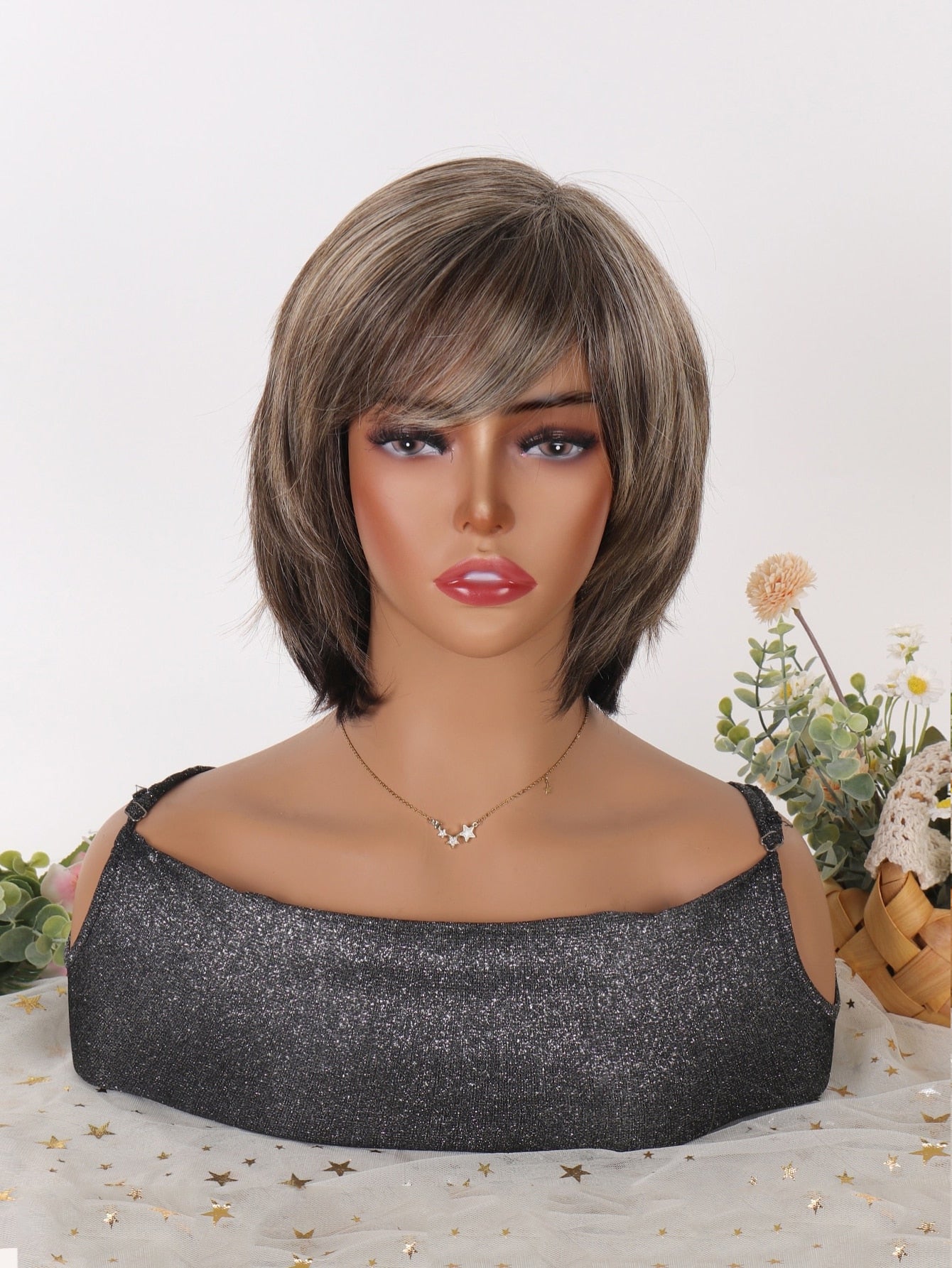 Peruca Curta Reta em Camadas com Franja