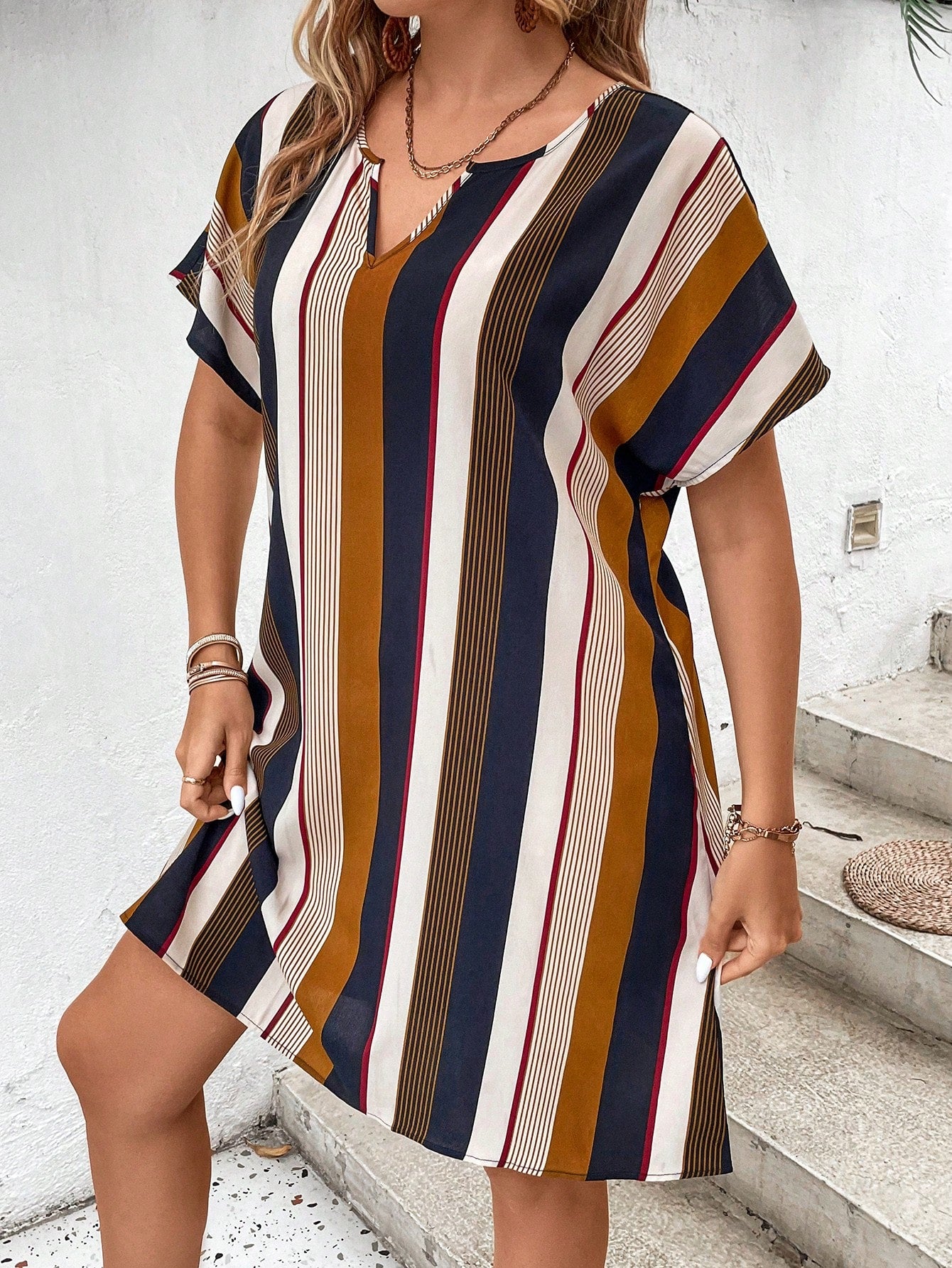 Vestido Curto Plus Size Manga Curta Listrado