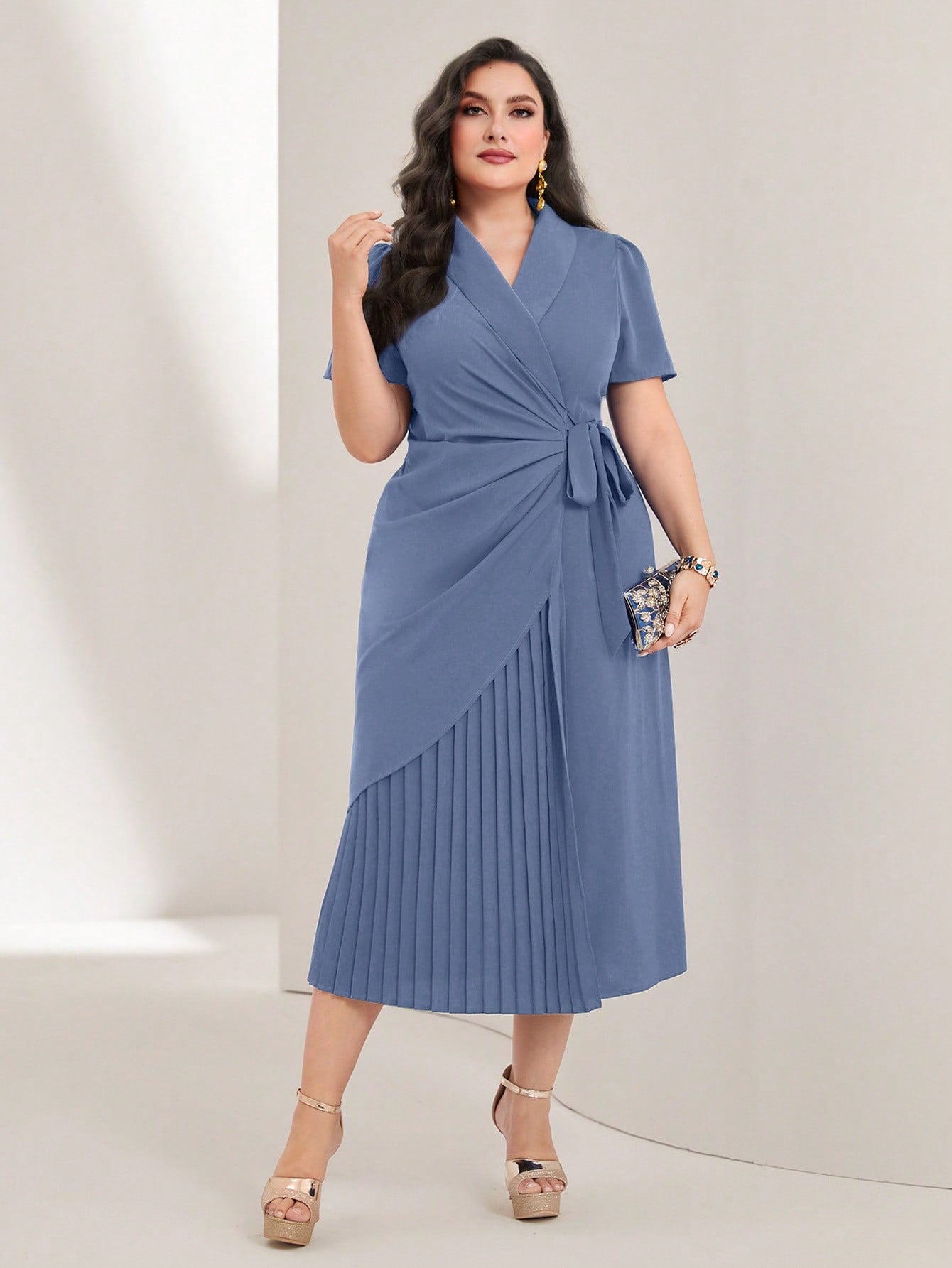 Vestido Midi Plus Size Elegante Decote V Plissado