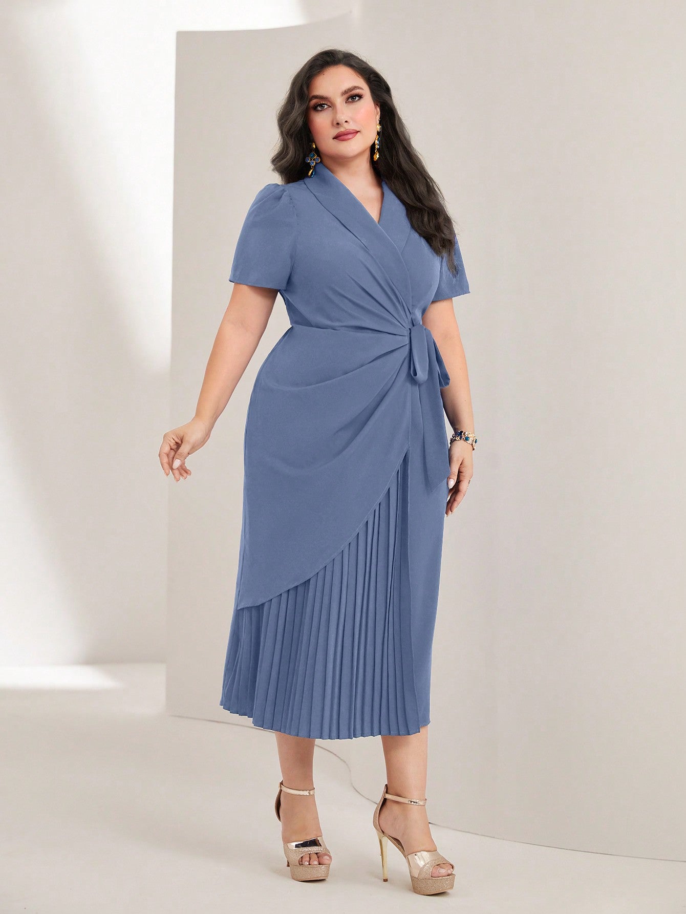 Vestido Midi Plus Size Elegante Decote V Plissado