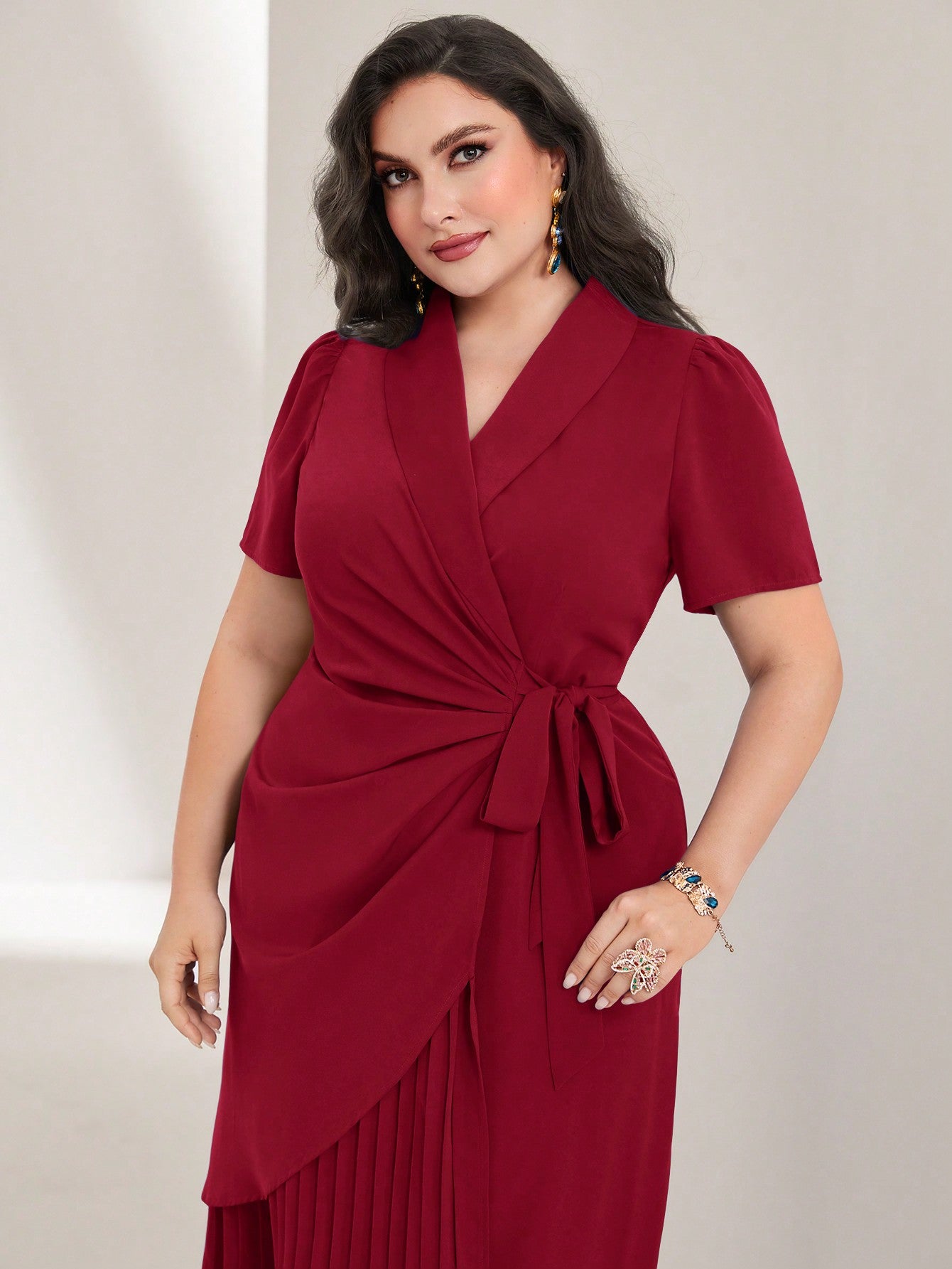 Vestido Midi Plus Size Elegante Decote V Plissado