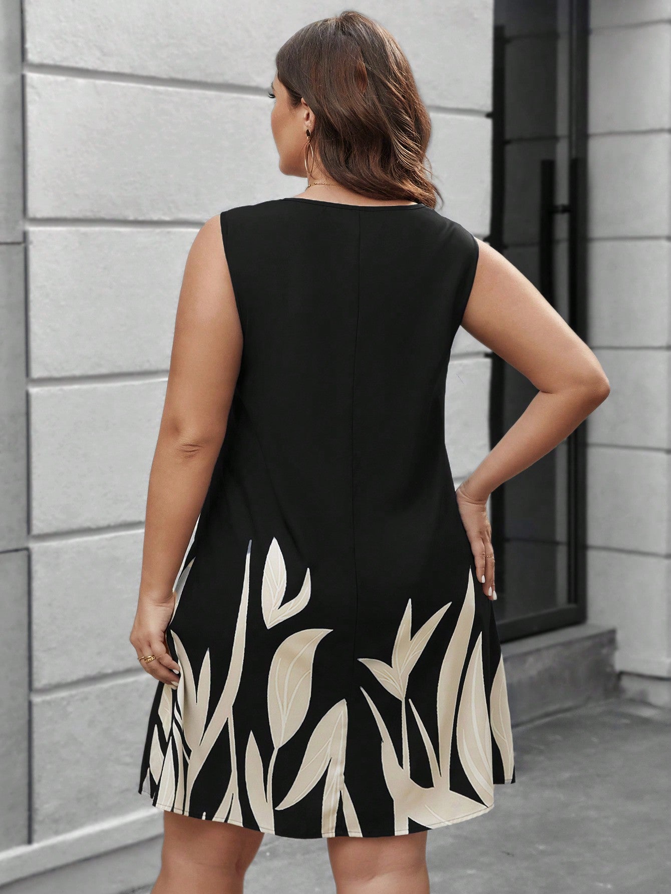 Vestido Plus Size Regata Feminino Curto Estampado Decote V