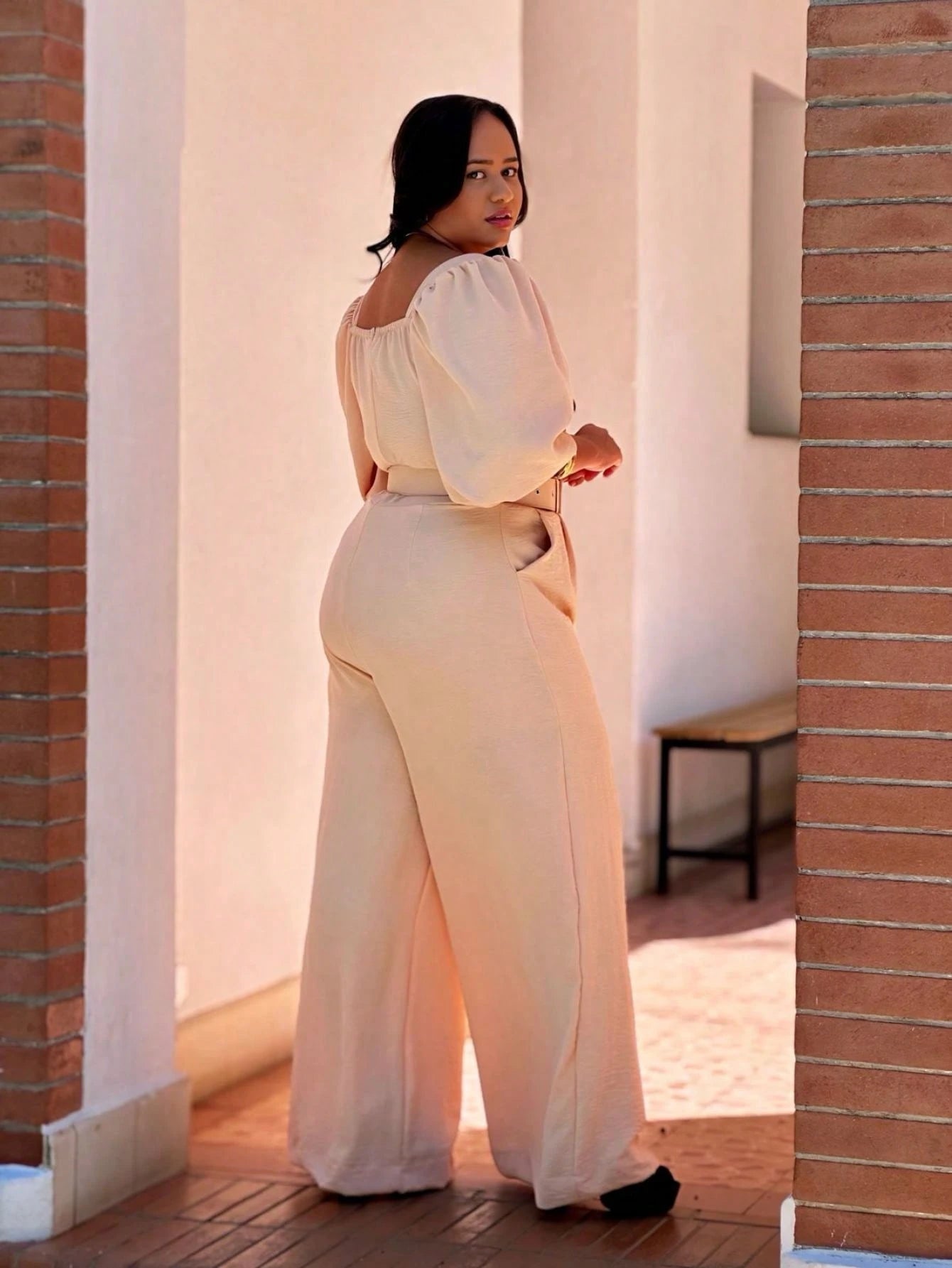 Macacão Plus Size Pantalona Com Cinto Decote Coração