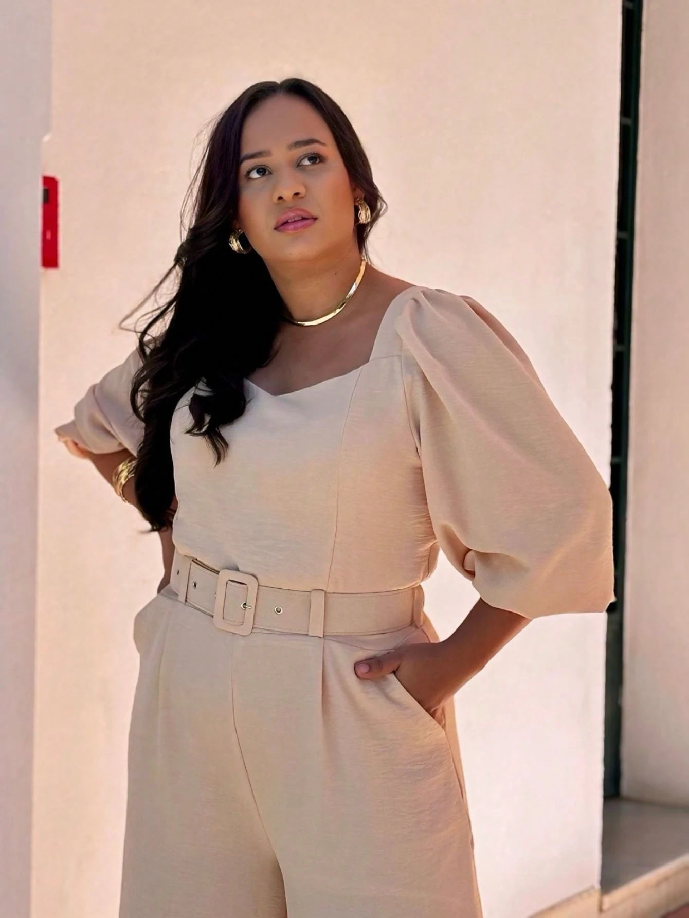 Macacão Plus Size Pantalona Com Cinto Decote Coração