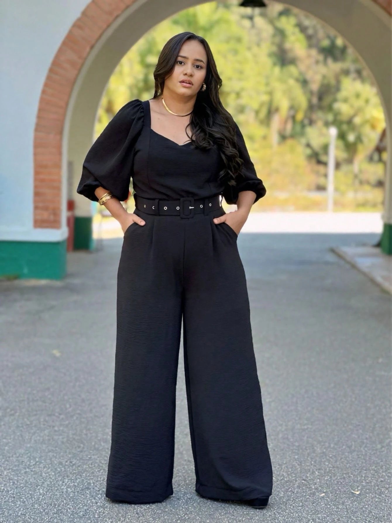 Macacão Plus Size Pantalona Com Cinto Decote Coração