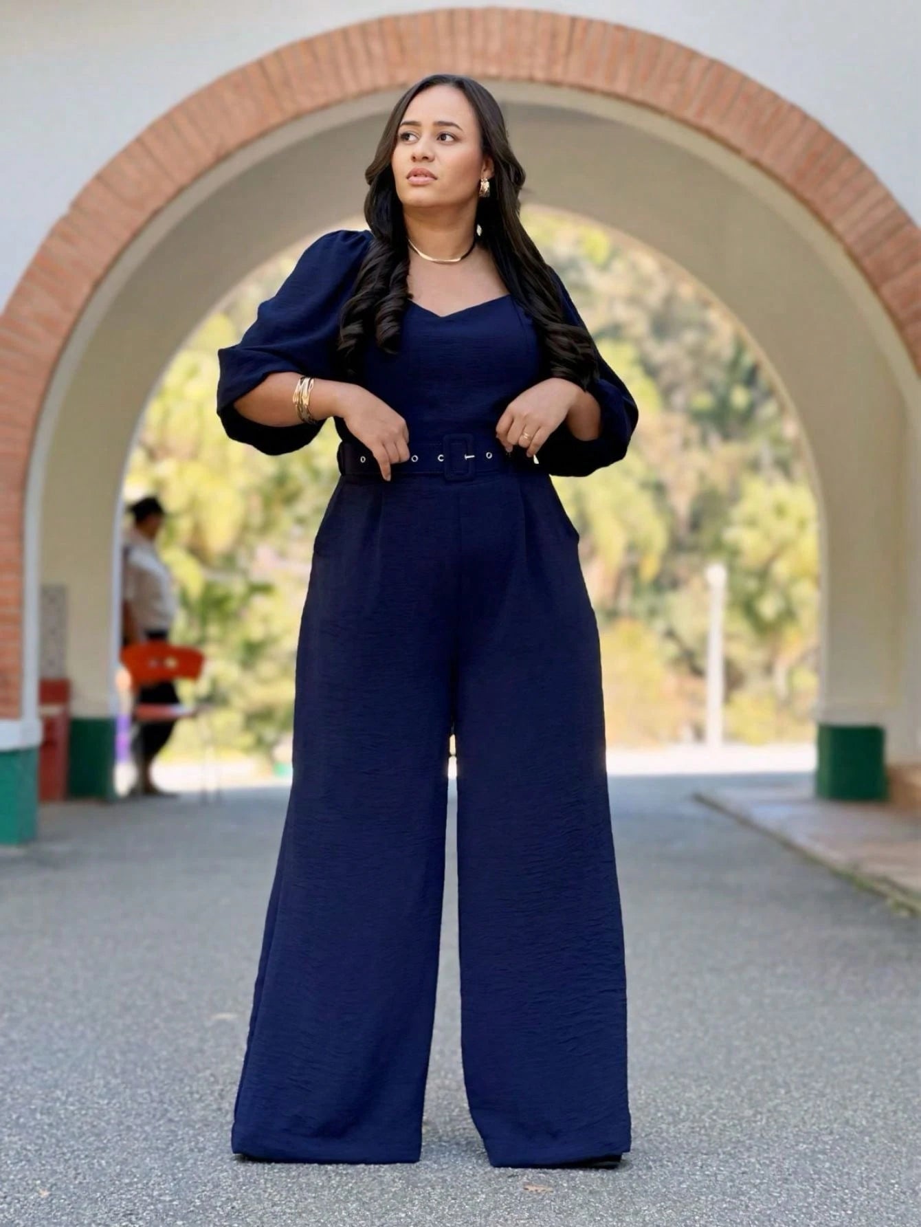 Macacão Plus Size Pantalona Com Cinto Decote Coração
