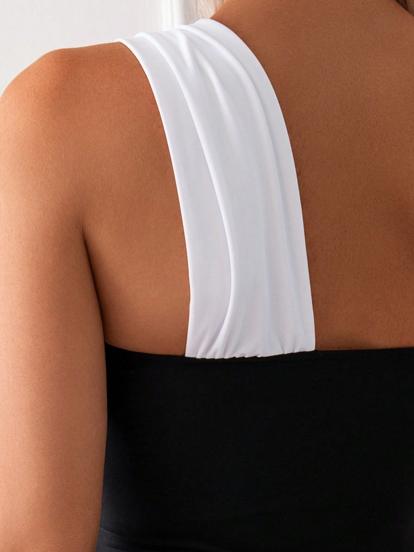 Maiô Feminino com Decote Assimétrico