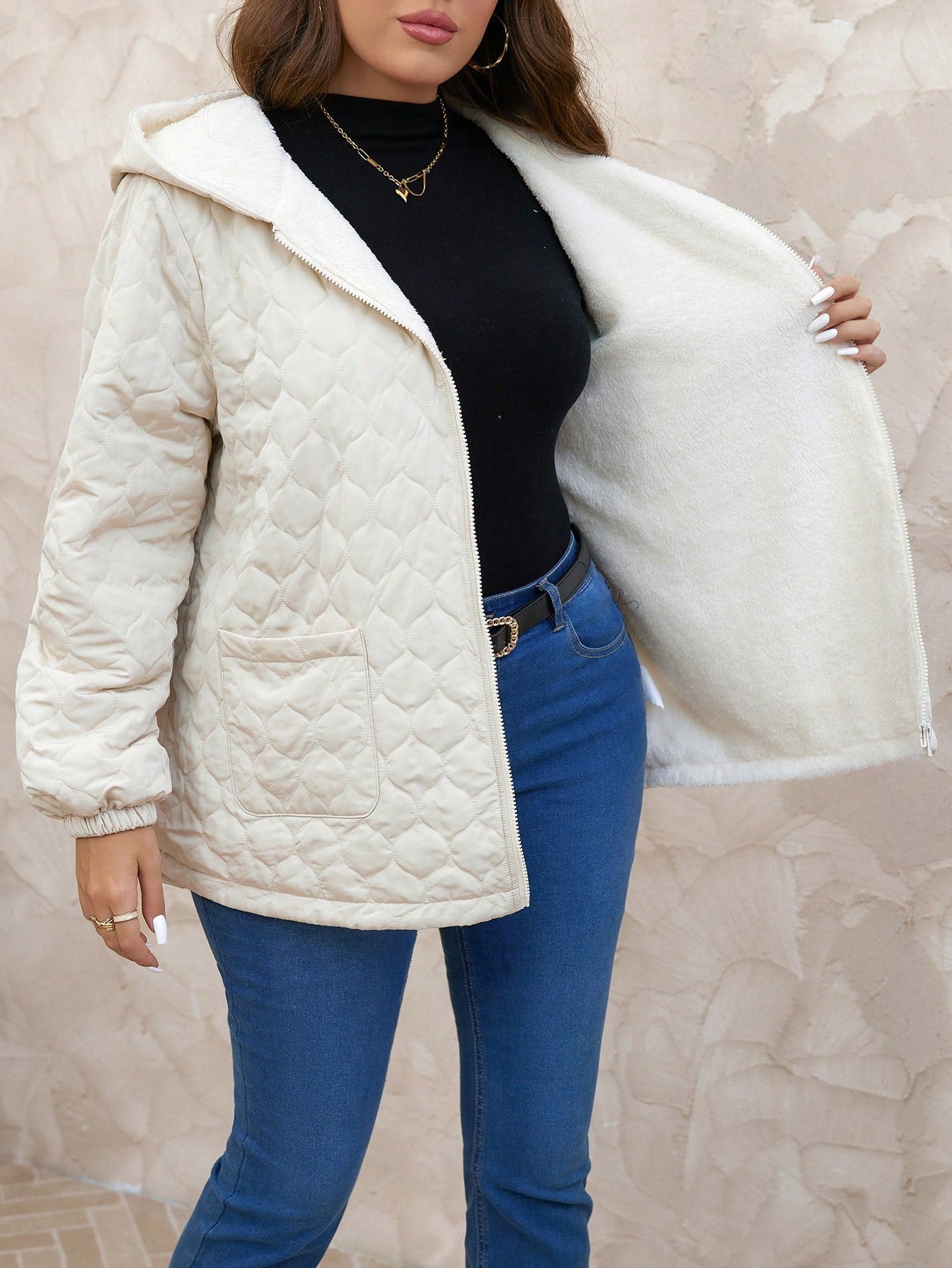 Jaqueta Feminina Plus Size Forrada com Capuz