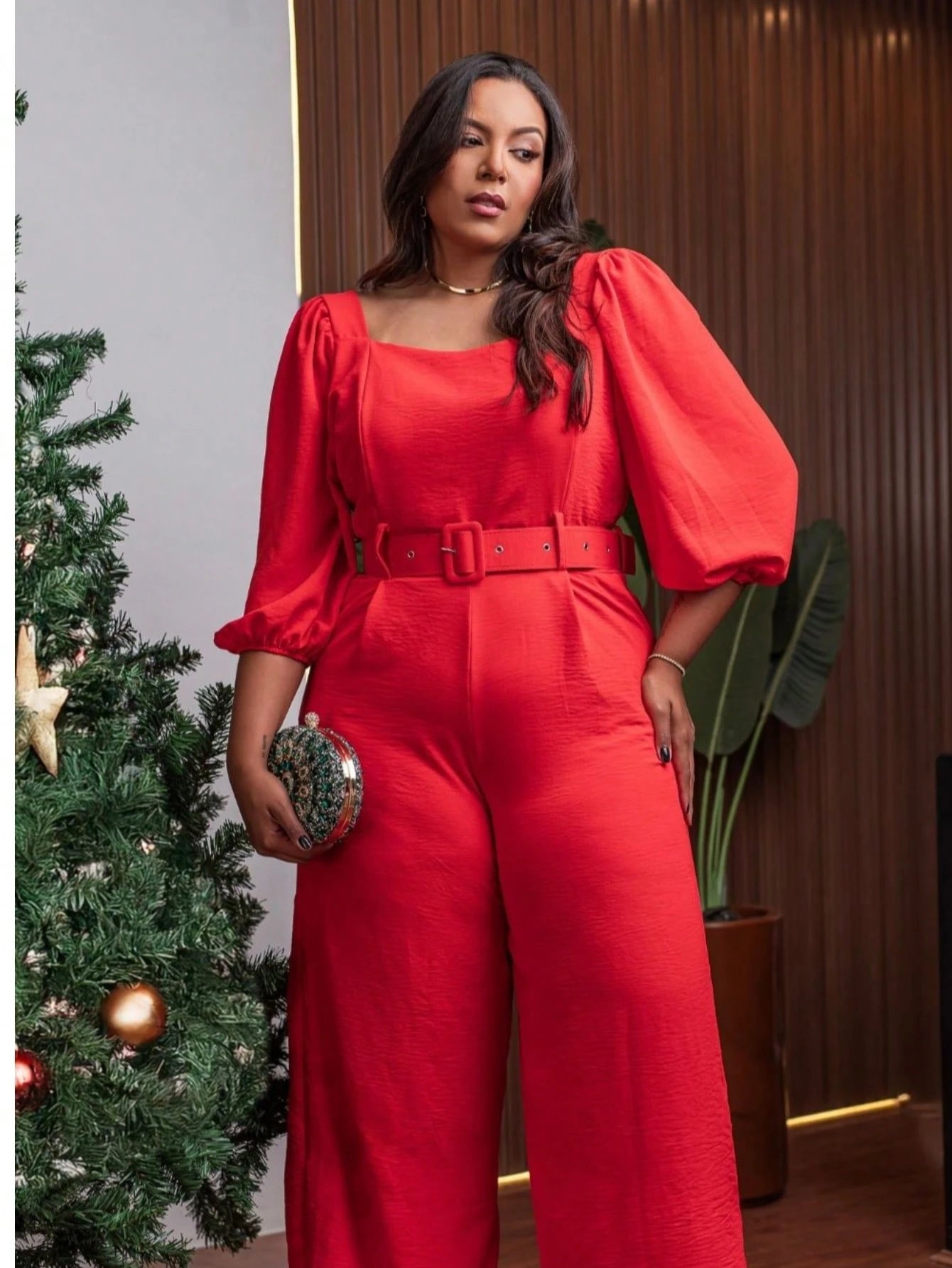 Macacão Plus Size Pantalona Com Cinto Decote Coração