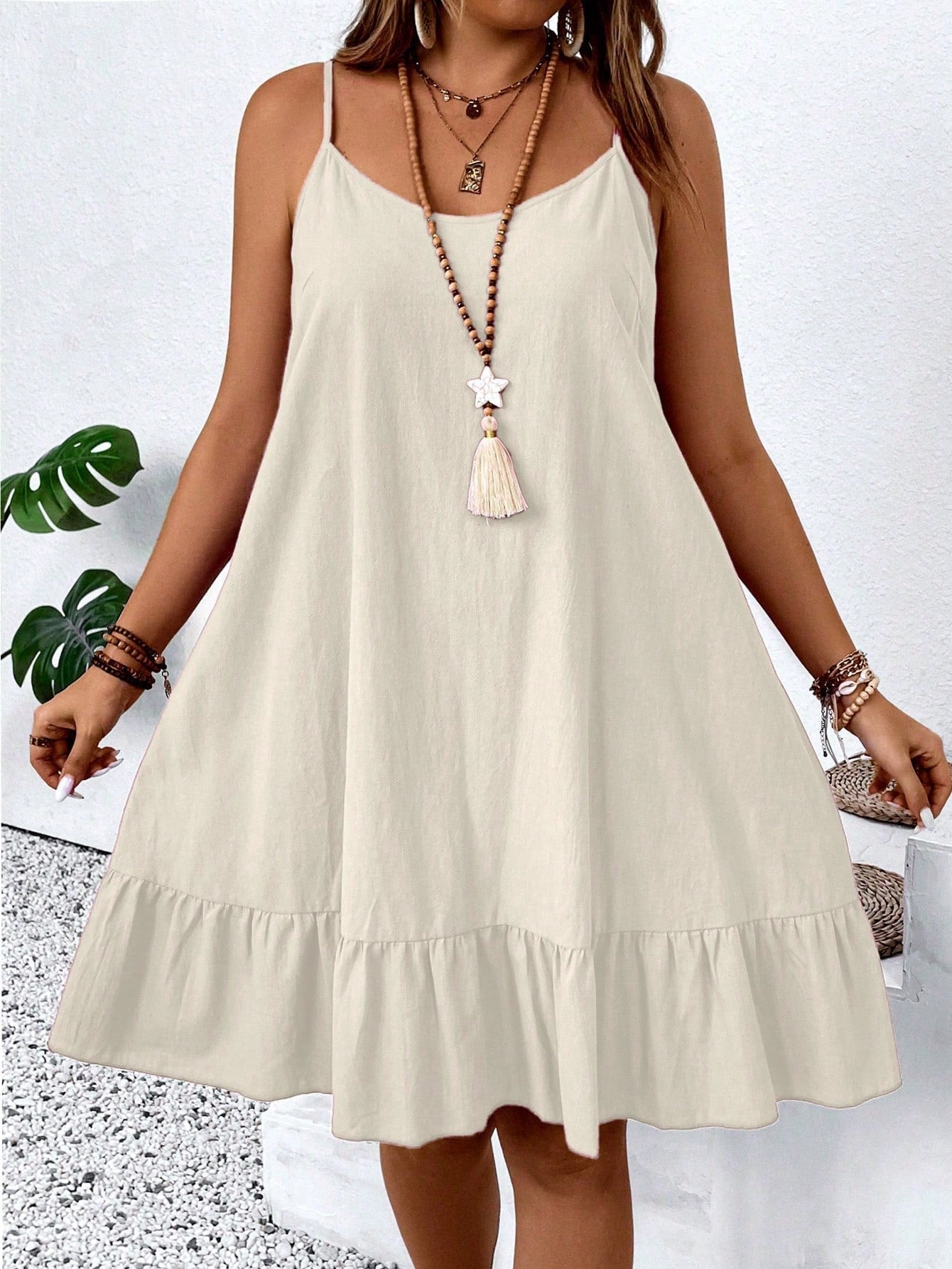 Vestido Curto Plus Size Regata Alça Fina Bainha Rodada
