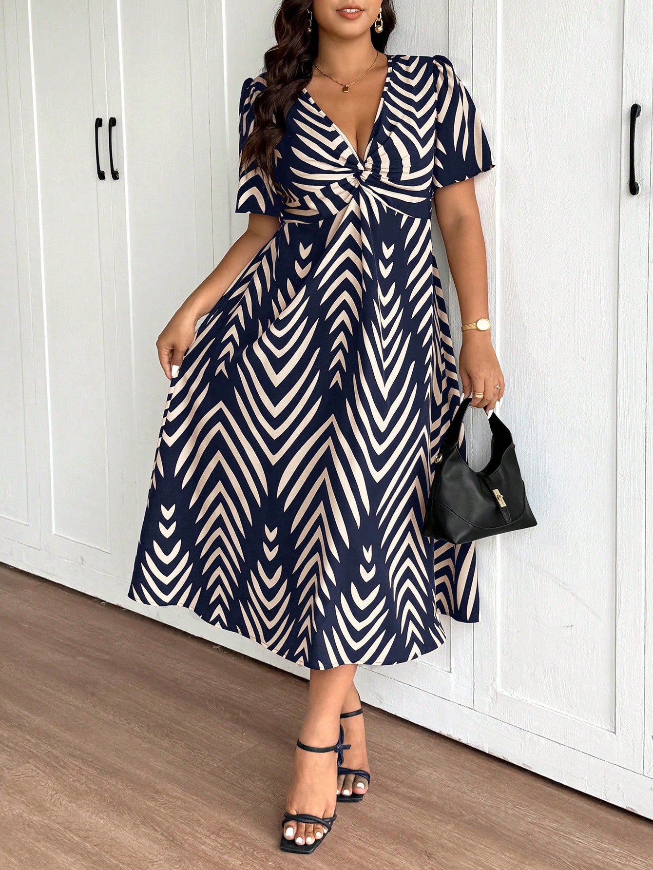 Vestido Midi Plus Size Casual Manga Curta Decote V Estampado