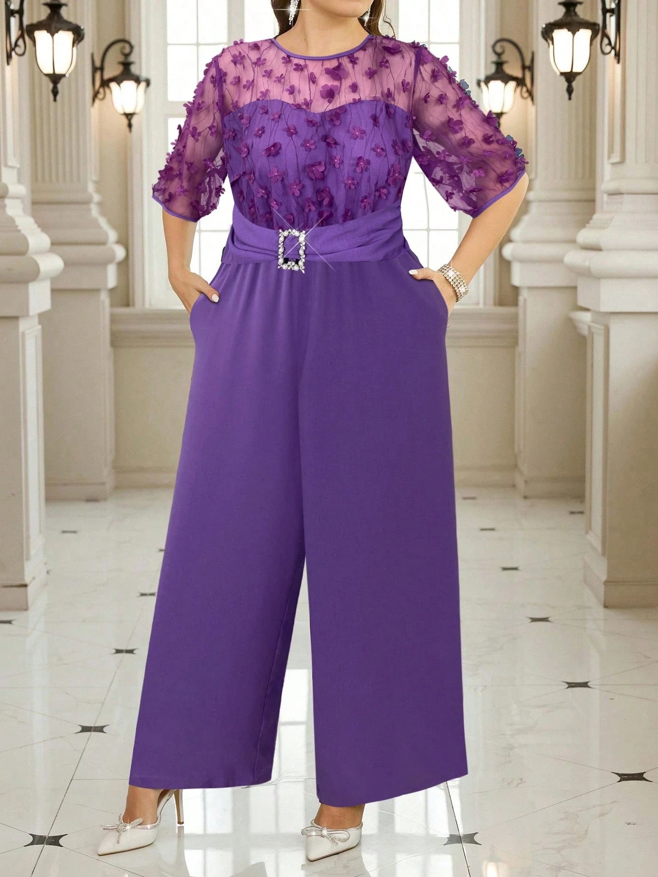 Macacão Plus Size Elegante com Cinto e Manga Bordada
