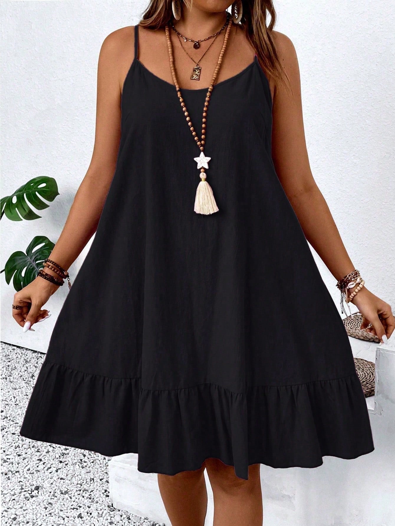 Vestido Curto Plus Size Regata Alça Fina Bainha Rodada