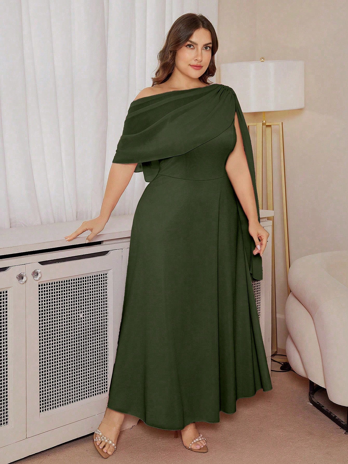 Vestido para Casamento Plus Size Longo Assimétrico