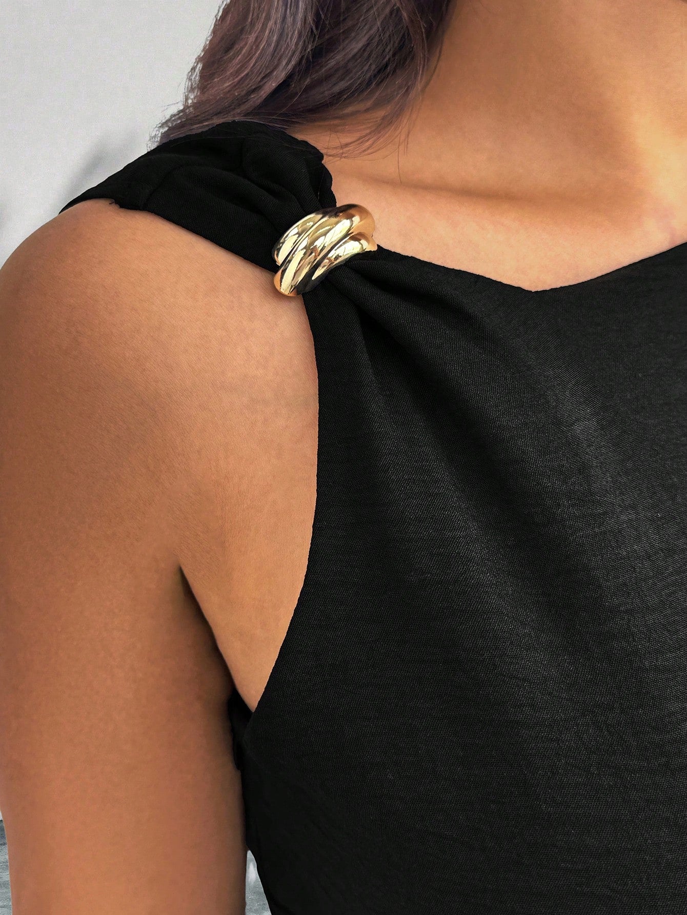 Vestido Plus Size Midi sem Manga com Detalhe no Ombro