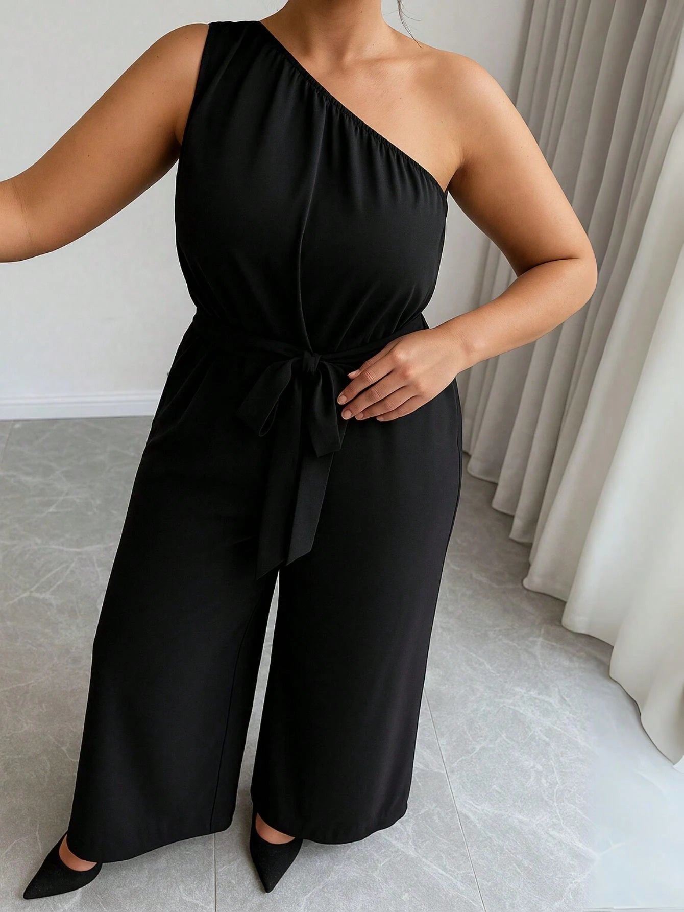 Macacão Um Ombro Só Plus Size Feminino com Cinto