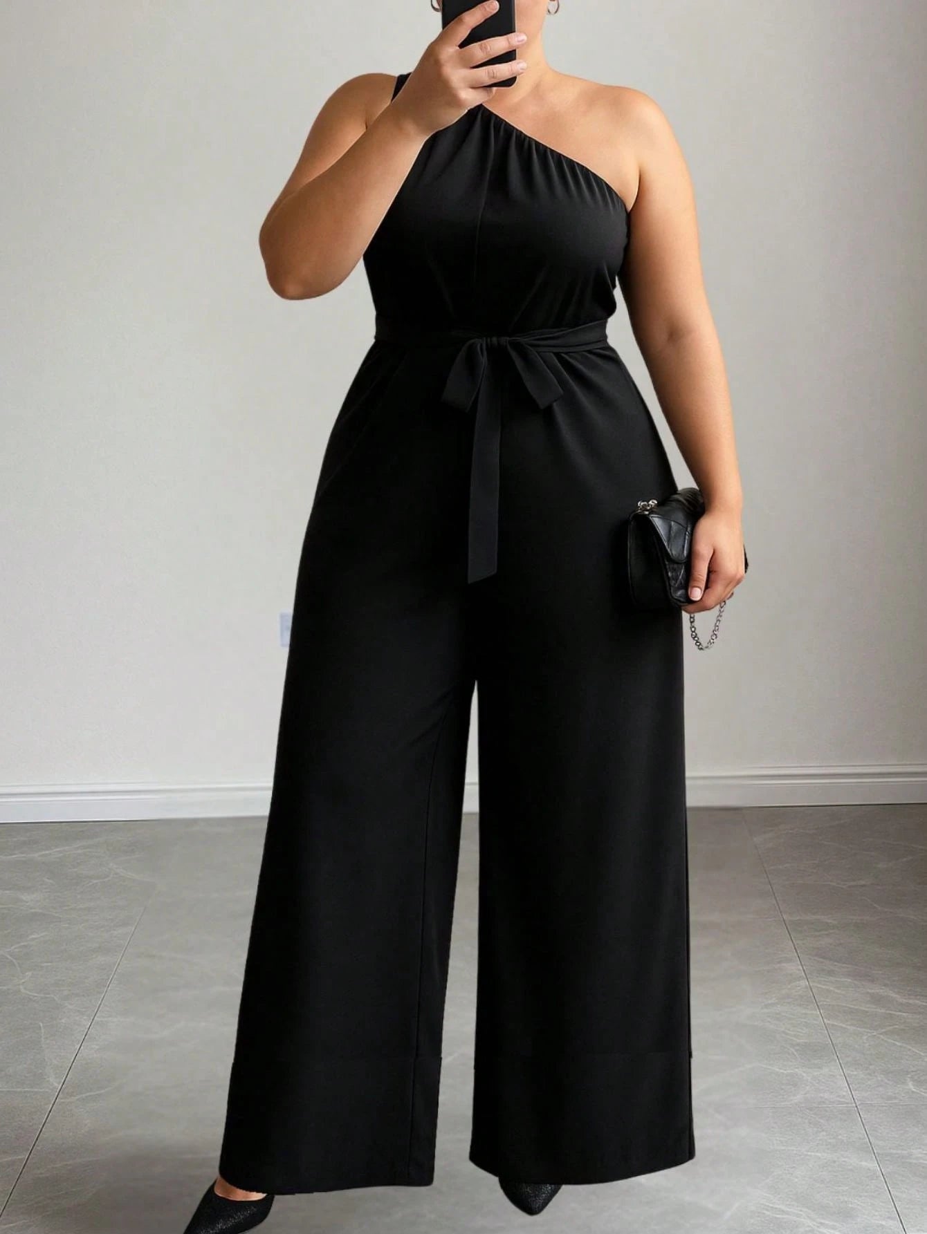 Macacão Um Ombro Só Plus Size Feminino com Cinto