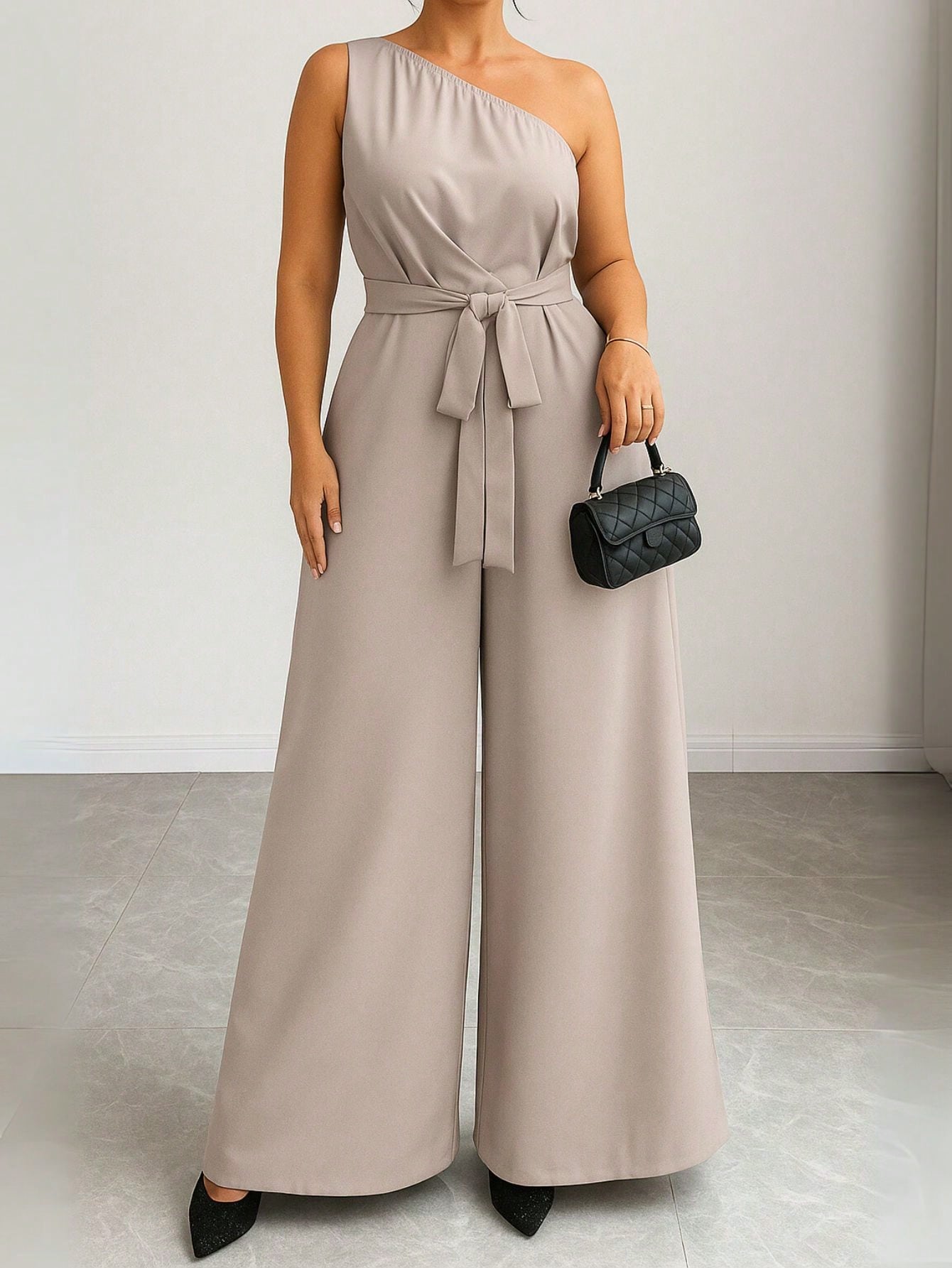 Macacão Um Ombro Só Plus Size Feminino com Cinto