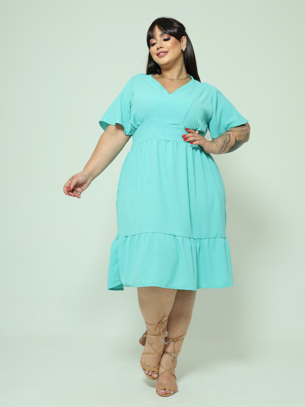 Vestido Curto Plus Size Manga Curta