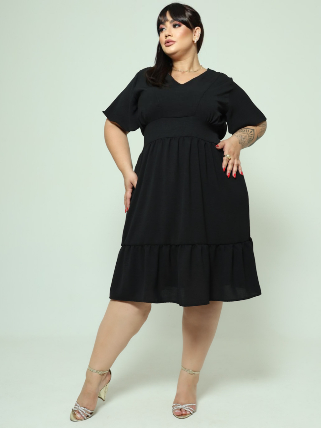 Vestido Curto Plus Size Manga Curta