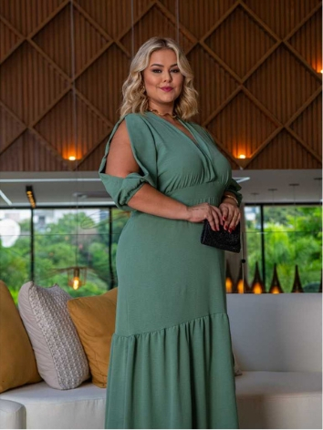 Vestido Plus size Longo Curve Tecido Duna Com Fenda e Abertura Nas Mangas Elegante Festa