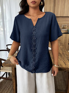 Weeklong Top Solta de Manga Curta com Recorte Floral e Babados para Mulheres Plus Size, Ideal para Férias de Primavera/Verão