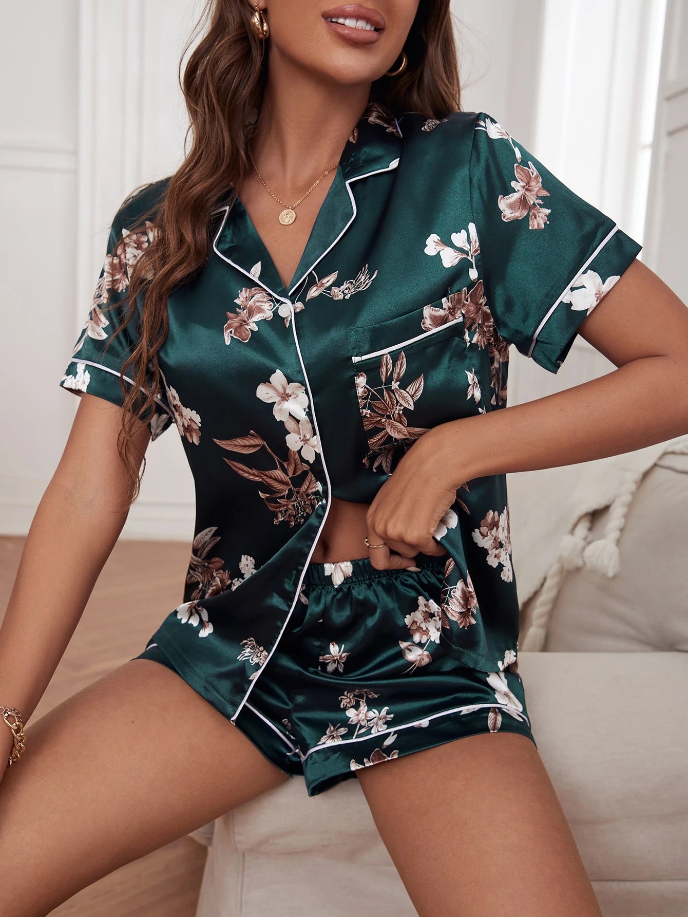 Pijama de Cetim Feminino Estilo Americano Floral Short e Blusa