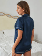 Pijama Feminino Americano de Cetim Listrado Elegante