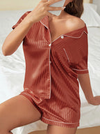 Pijama Feminino Americano de Cetim Listrado Elegante