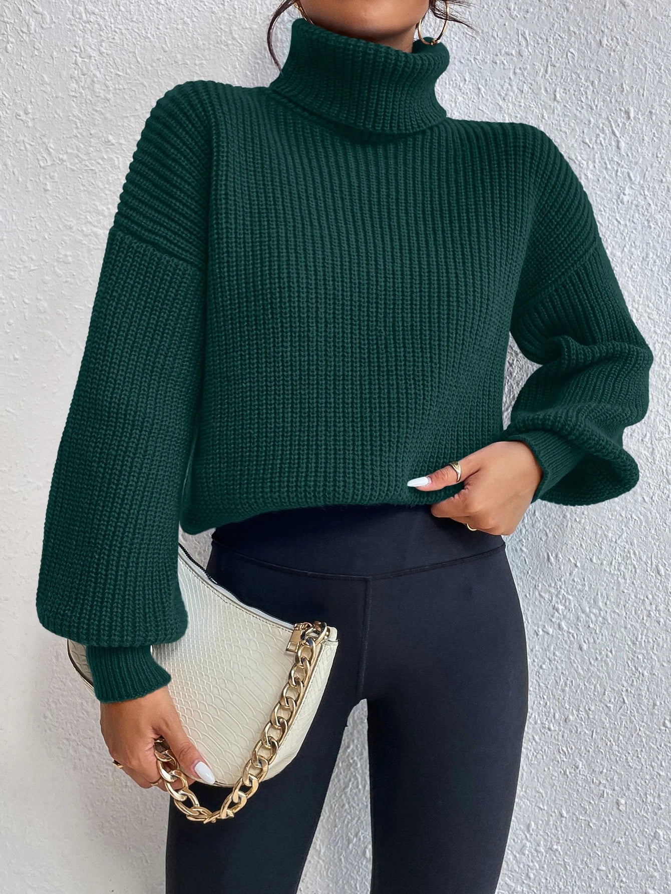 Suéter Feminino de Tricô com Gola Alta e Manga Bufante