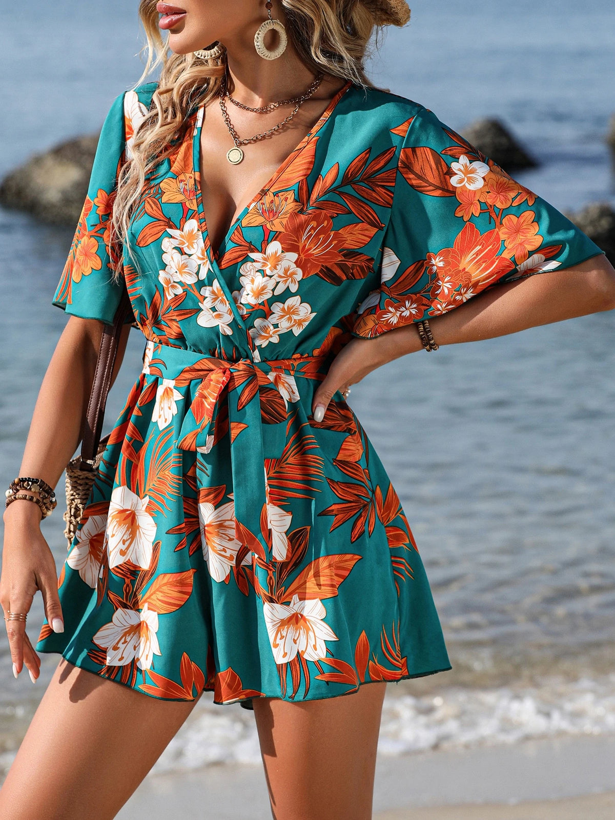 Macaquinho Feminino Estampado com Cinto Soltinho