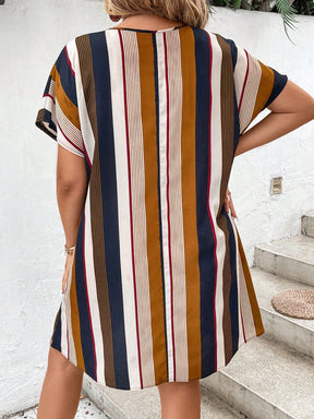 Vestido Curto Plus Size Manga Curta Listrado