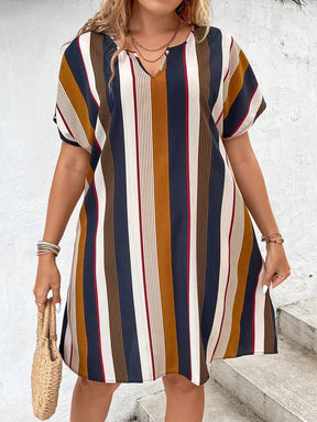 Vestido Curto Plus Size Manga Curta Listrado