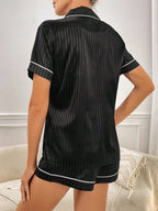 Pijama Feminino Americano de Cetim Listrado Elegante