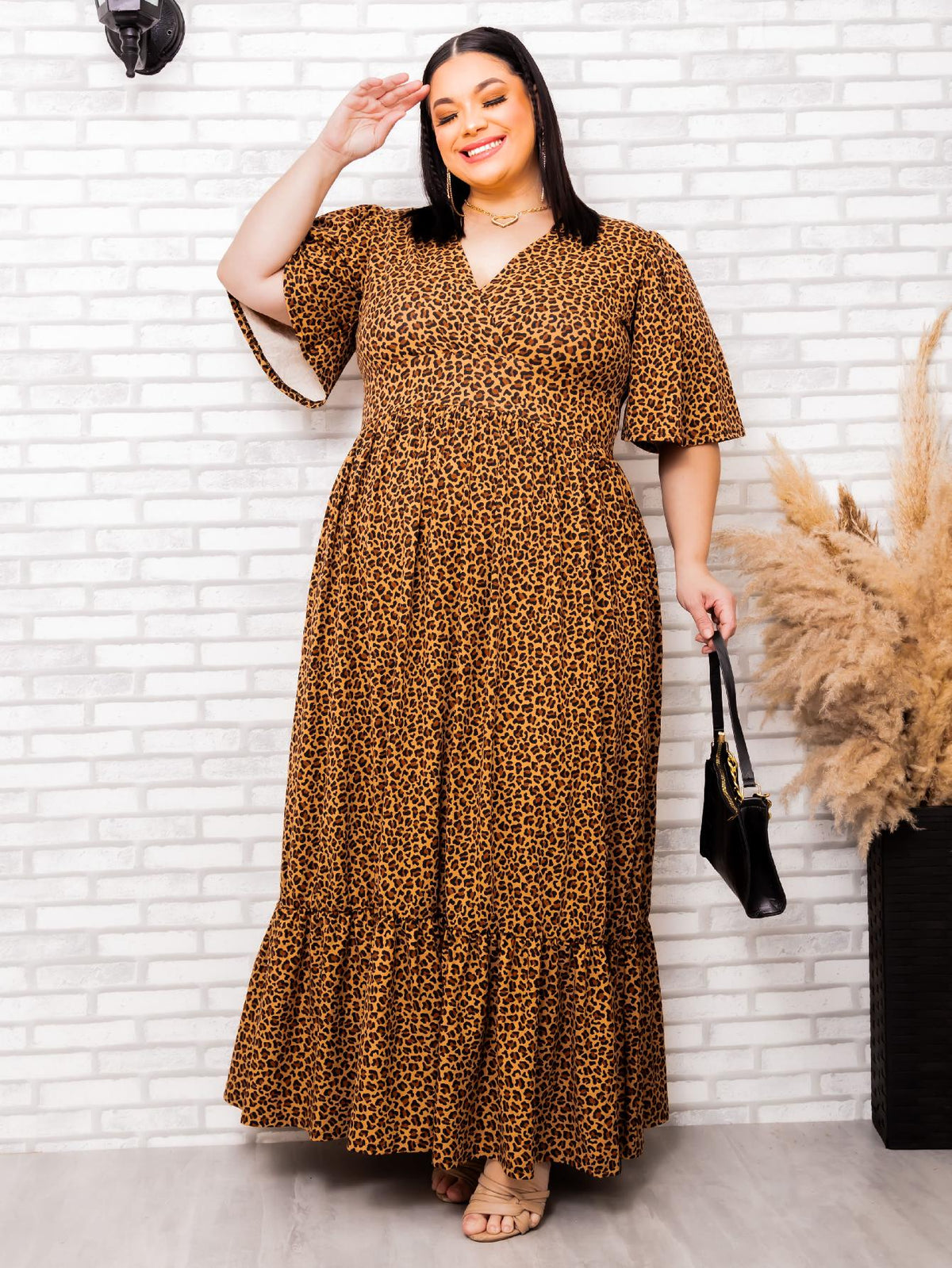 Vestido Plus Size Longo Saia com Babado 3 Manga Curta
