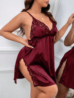 Camisola de Cetim Plus Size com Fenda Lateral e Renda