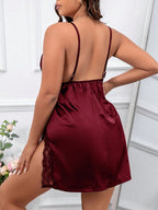 Camisola de Cetim Plus Size com Fenda Lateral e Renda