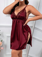 Camisola de Cetim Plus Size com Fenda Lateral e Renda