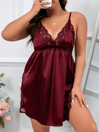 Camisola de Cetim Plus Size com Fenda Lateral e Renda