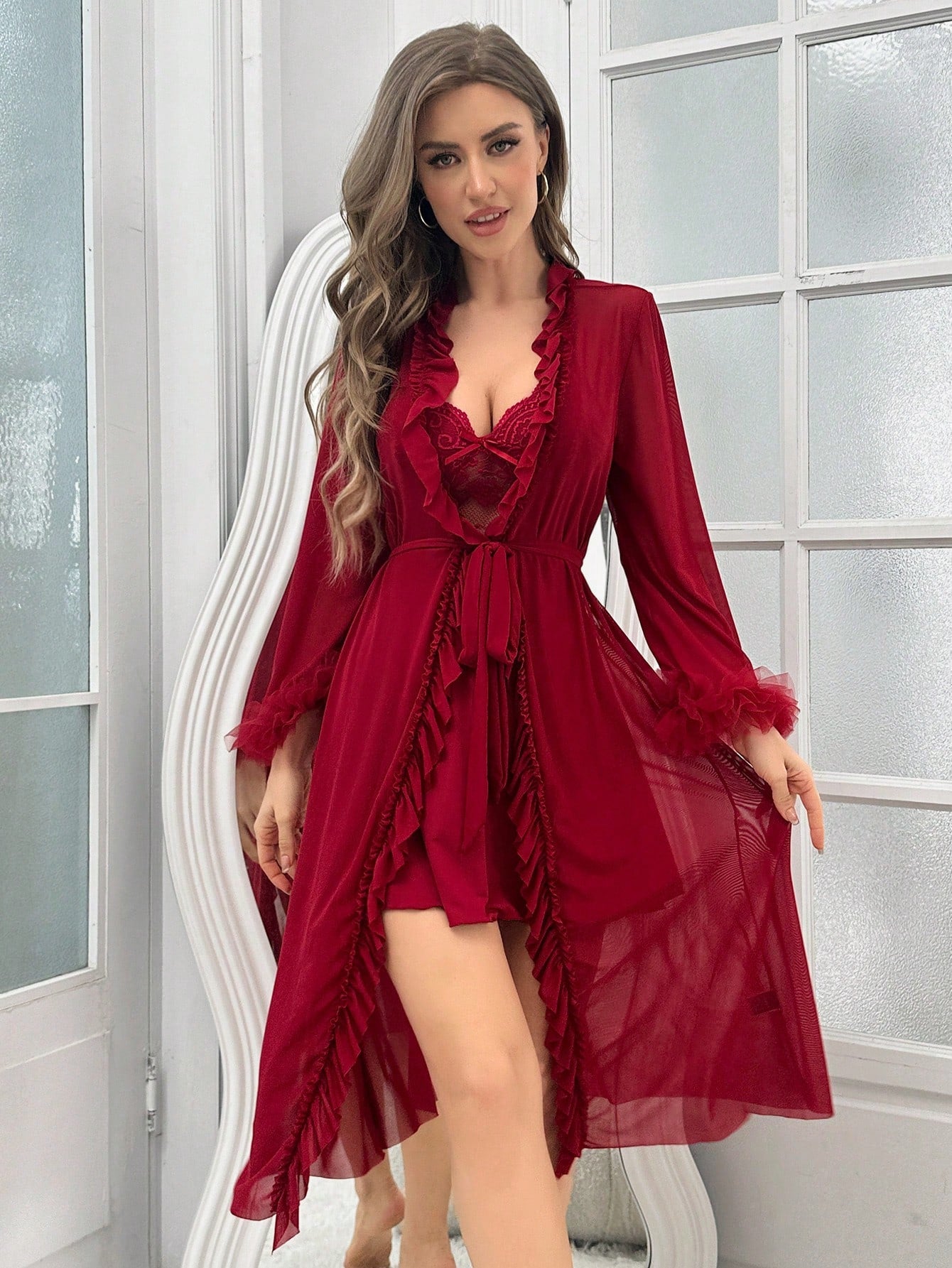 Conjunto Robe e Camisola Sensual Feminino em Tule Vermelho com Plumas