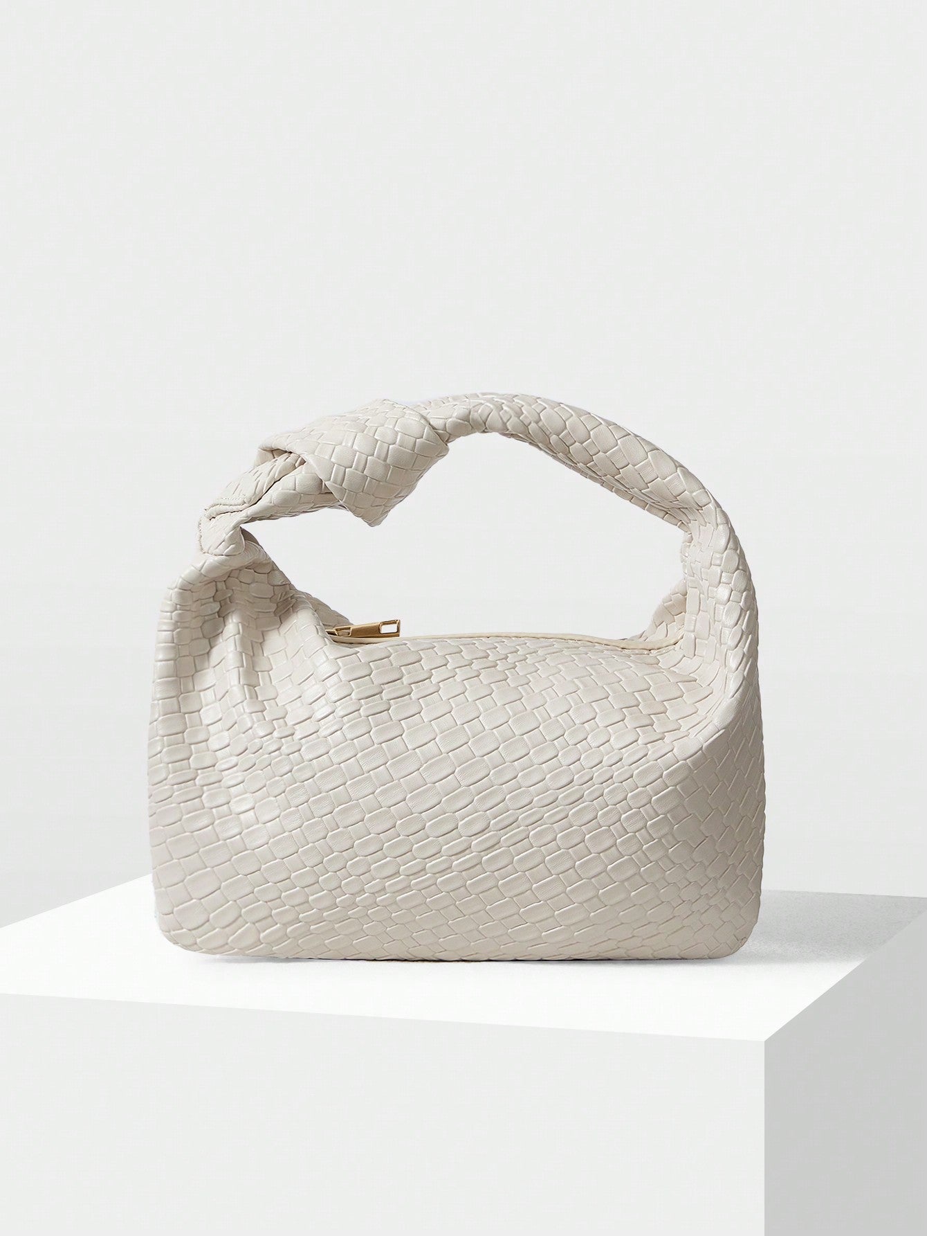 Bolsa de Mão Média Meia Lua Feminina com Relevo Minimalista