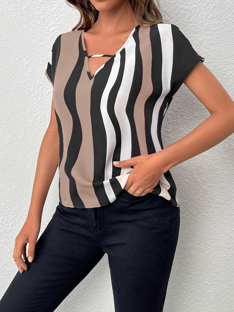 Blusa Feminina Gola V Listras Abstratas