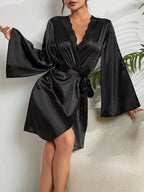 Robe Feminino Sensual em Cetim com Renda e Manga Longa