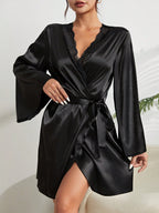 Robe Feminino Sensual em Cetim com Renda e Manga Longa