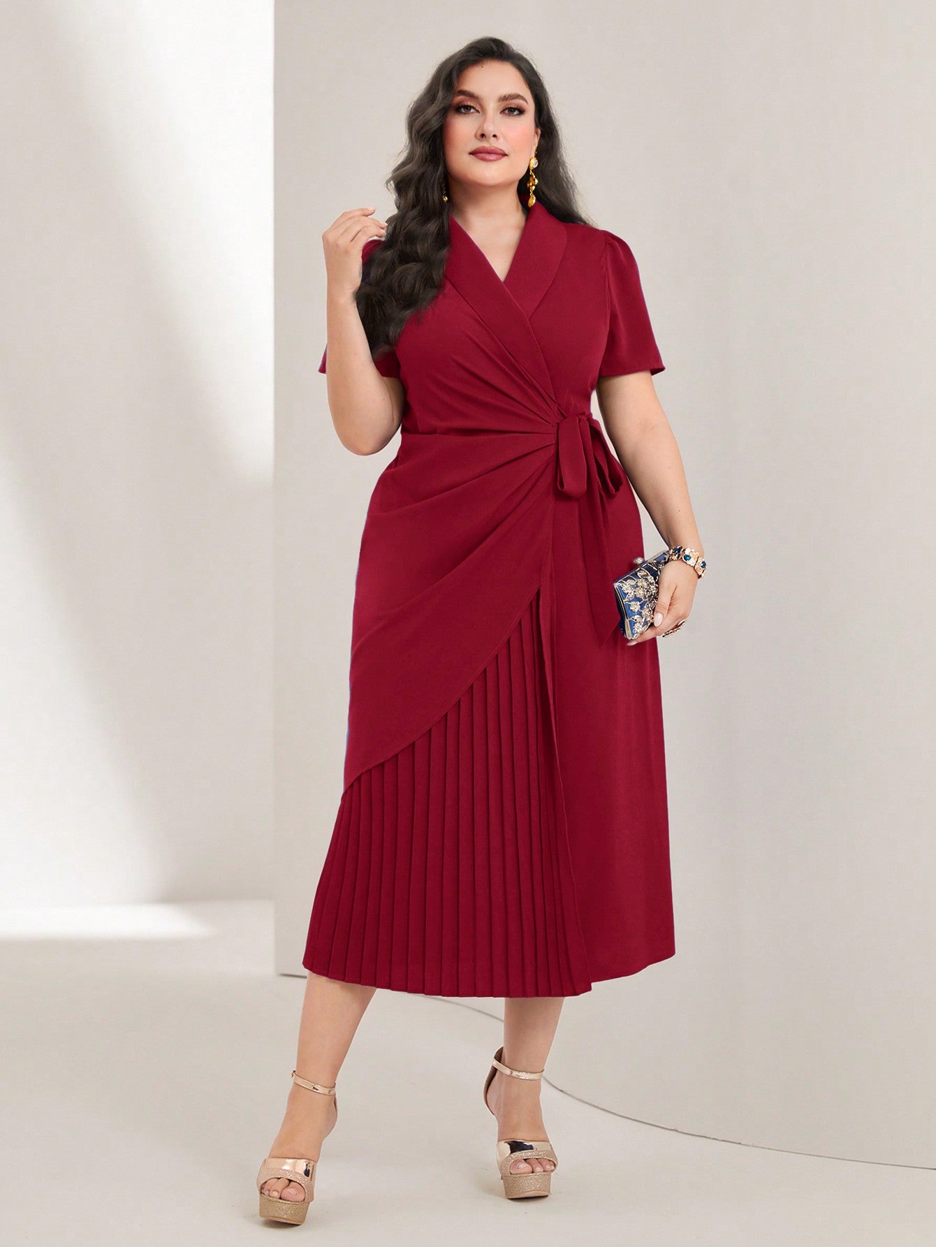 Vestido Midi Plus Size Elegante Decote V Plissado