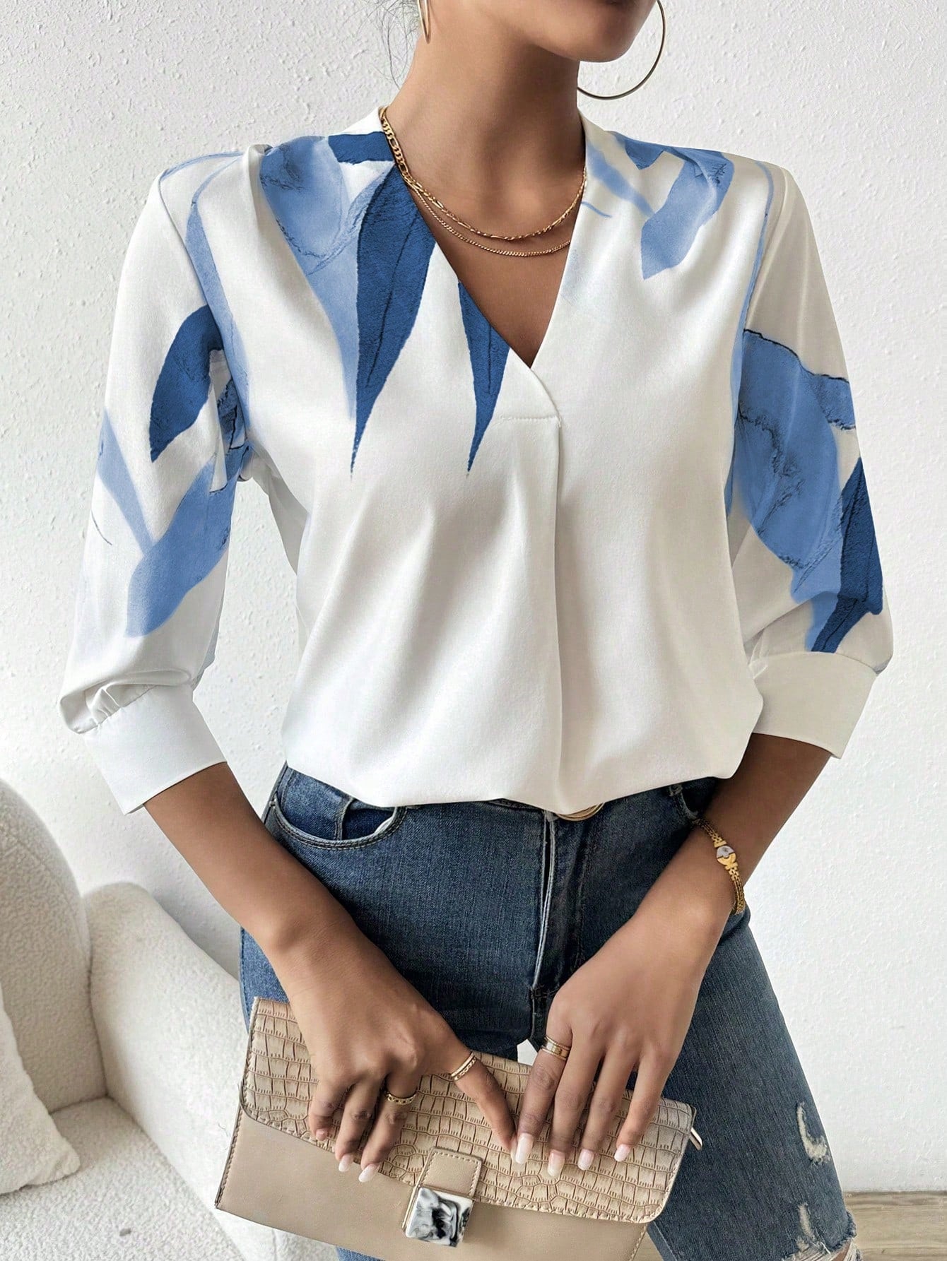 Camisa Feminina Meia Manga Estampada Decote V