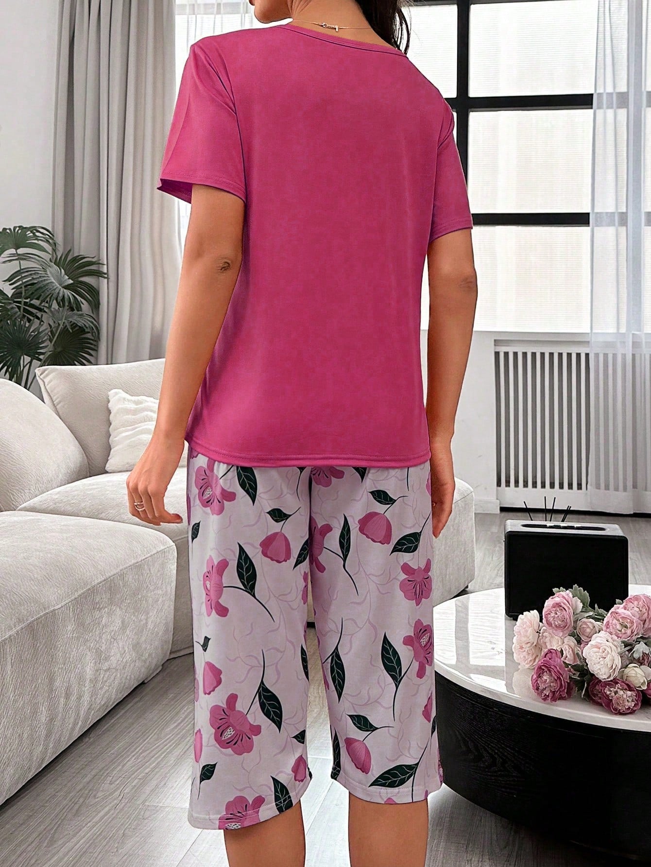 Pijama Feminino Capri e Blusa Floral